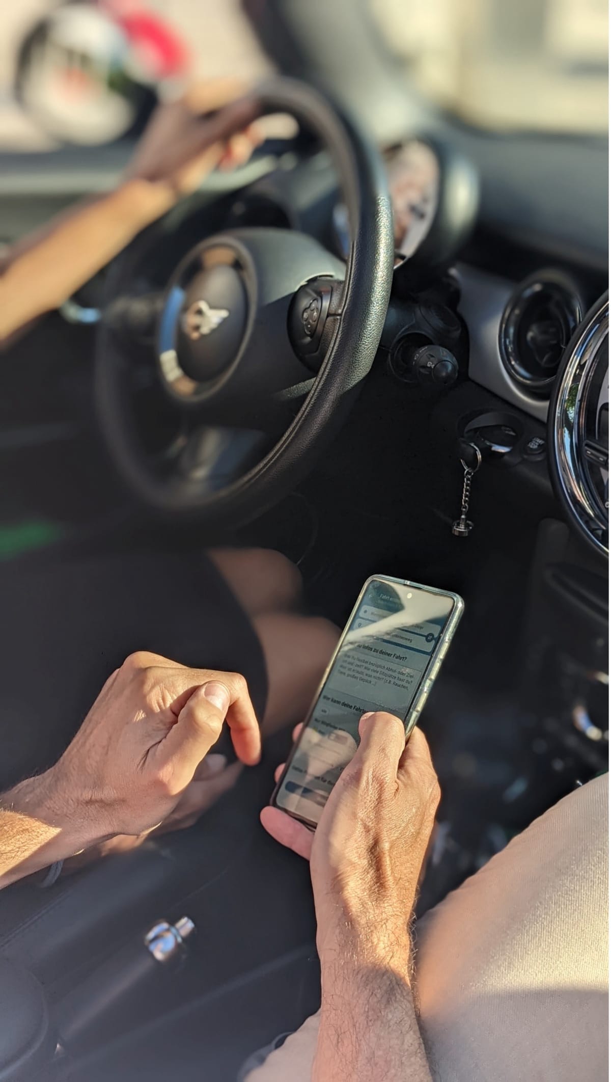 Weniger Autos durch Ridesharing Apps: Wie Fahrgemeinschaften den Verkehr vermindern können