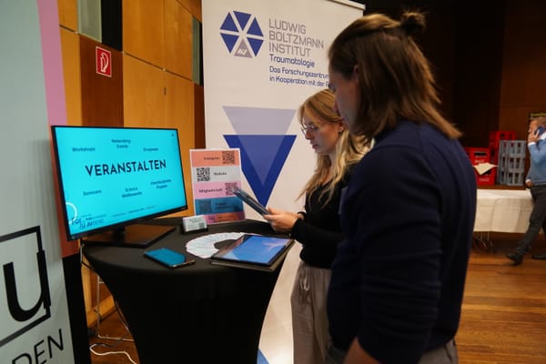 Sophie Heinrich und Dominik Juric bei der Future Convent für ForJu - Verein der Forschenden Jugend